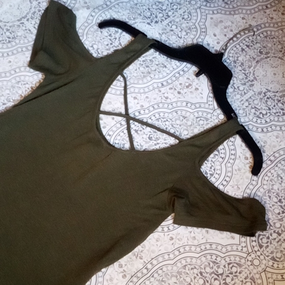 CUT out, criss cross back top - Picture 4 of 7